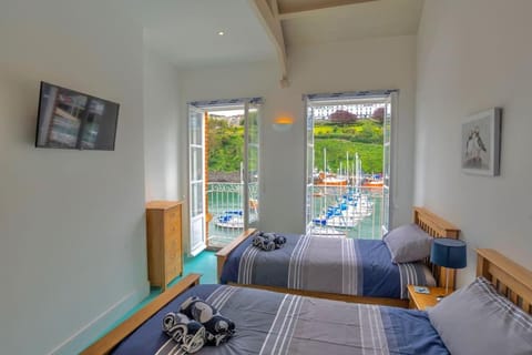 Ultimate Harbourside - 4 Bedroom Deluxe Apartment in Ilfracombe