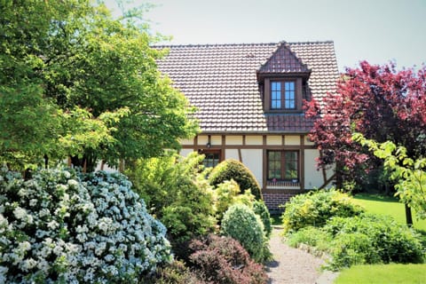 Property building, Spring, Day, Garden, Garden view