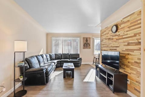 Stylish and Comfortable 1-Bedroom Apartment in Shelby Township Apartment in Shelby Township