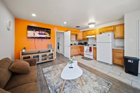 Stylish Comfort 1BD for Your Perfect Getaway Mins Walk to Downtown Ferndale Apartment in Ferndale