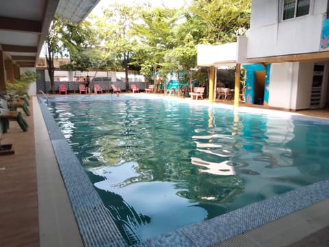 Swimming pool