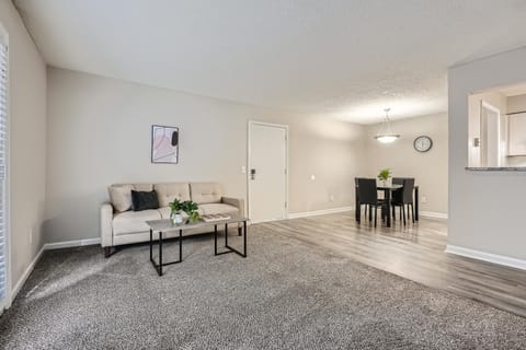 Crest At East Cobb1820e Comfort, Spacious 2bd 2bt Apartment in Marietta