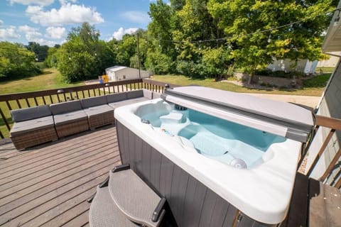 Natural landscape, Hot Tub, Balcony/Terrace