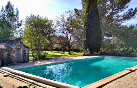 Au Mas Hebrard - Oliveraie Provencale Villa in Nimes