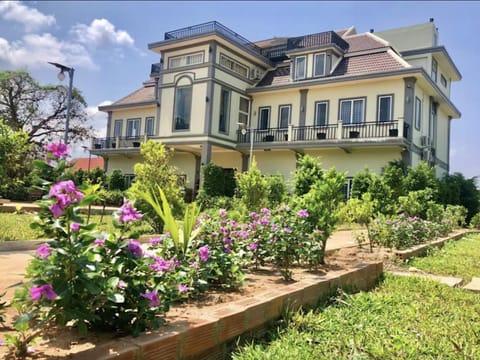 Property building, Garden, On site