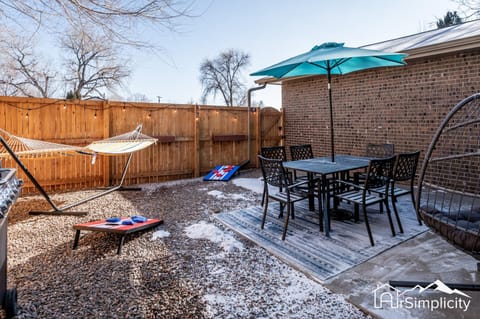 Tranquil Chic Retreat Near Mtns & Red Rocks, Wifi Maison in Wheat Ridge