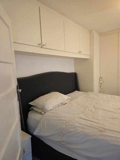 AlphaAde Apartment in Staines-upon-Thames