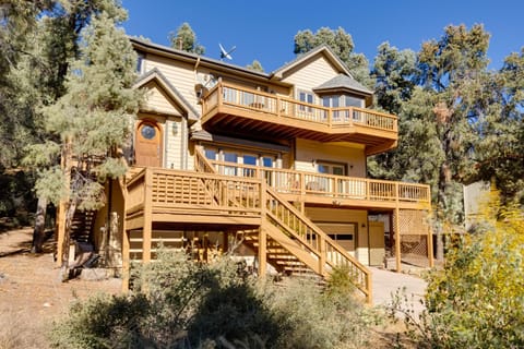 Game Room and Deck Modern Frazier Park Home! House in Pine Mountain Club