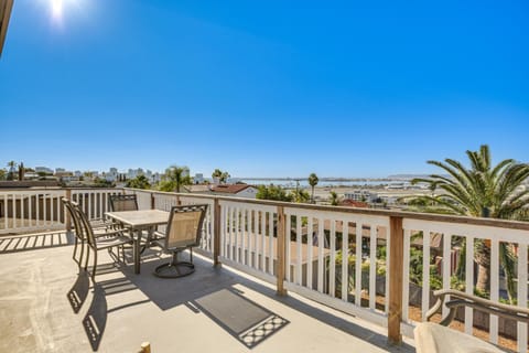 3 Mi to Balboa Park Water-View Condo with Balcony Apartment in Point Loma