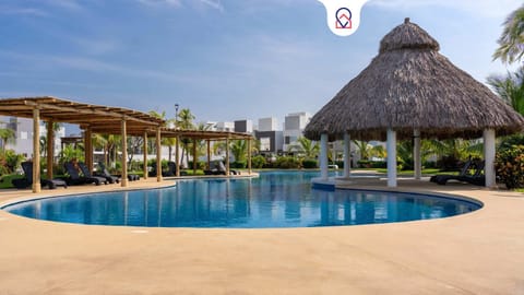 Day, Pool view, Swimming pool, sunbed