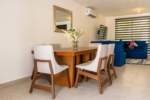 Living room, Dining area