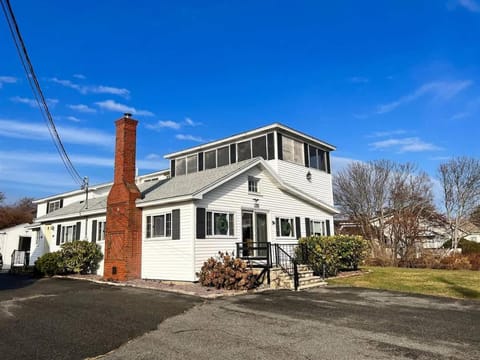 Views of The Atlantic Ocean and Nubble Lighthouse 4 Bedroom Family Home House in Cape Neddick