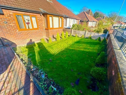 2 Bed Bungalow in Bolton Apartment in Haulgh