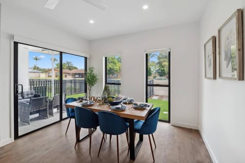 Brand New Modern 4BR House with Parking Yard Mall and Park House in Capalaba