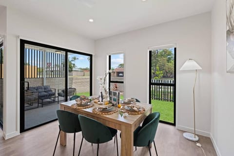 City Oasis Brand New 4BR with Parking and Steps to Shops House in Capalaba