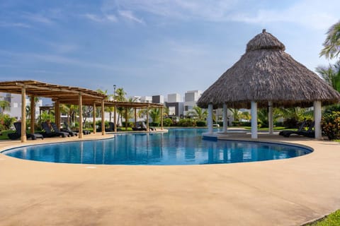 Day, Pool view, Swimming pool, sunbed