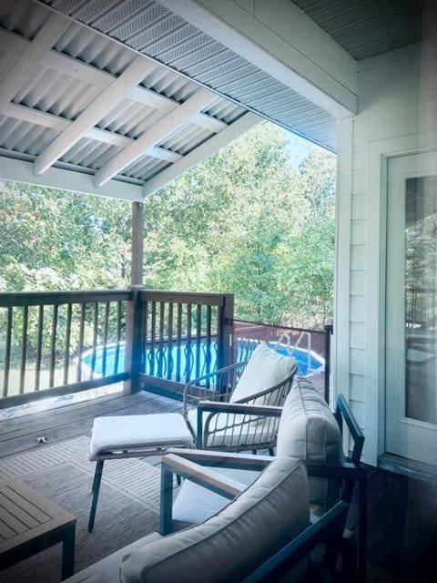 The Den at Fox Hollow - Private Pool House in Table Rock Lake