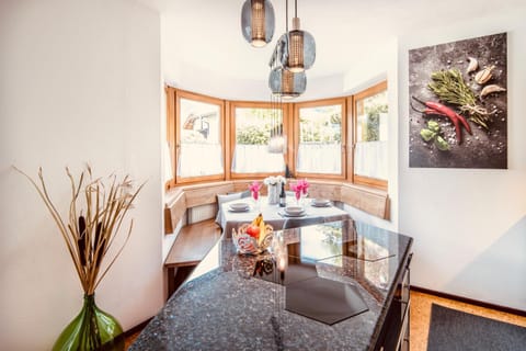 Kitchen or kitchenette, Seating area, Dining area, stove, kitchen