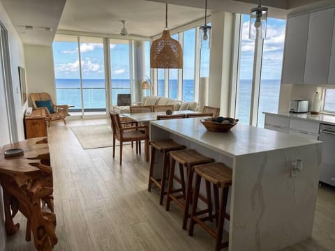 Kitchen or kitchenette, Dining area, Sea view