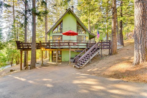 4 Mi to White Pines Lake Quiet Cabin with Fire Pit House in Arnold