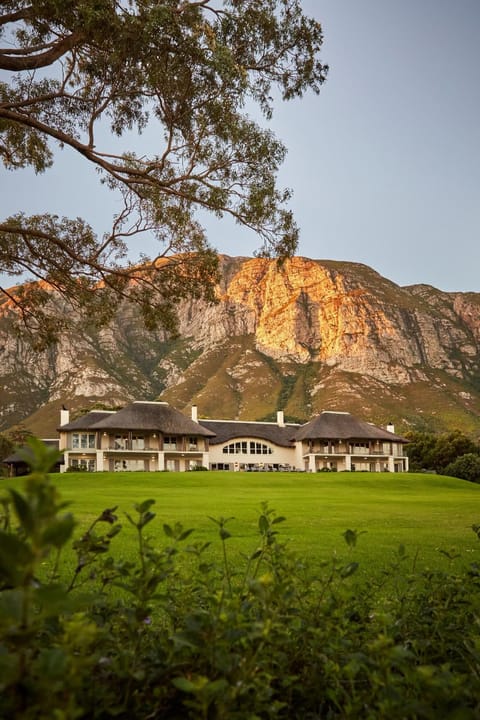 The Thatch House Hermanus Hotel in Western Cape