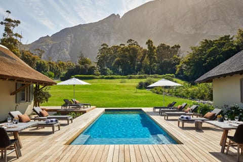 The Thatch House Hermanus Hotel in Western Cape