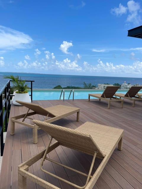 Pool view, Sea view, Swimming pool, sunbed