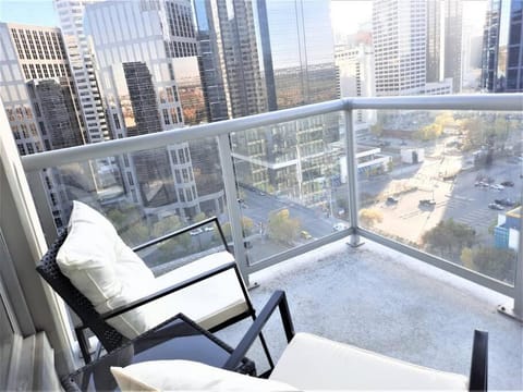 Luxury Condo by River with City Views Apartment in Calgary