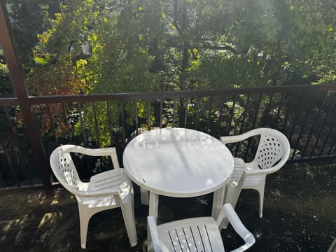 View (from property/room), Balcony/Terrace, Garden view