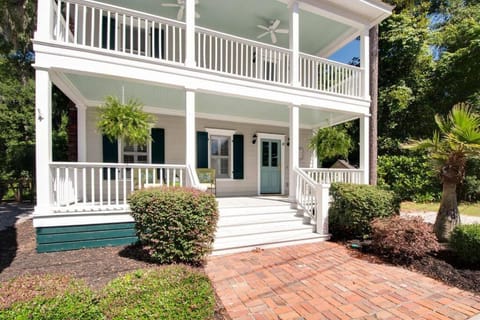 Bluffton Breeze-3BR Heart of Old Town Village Home House in Bluffton