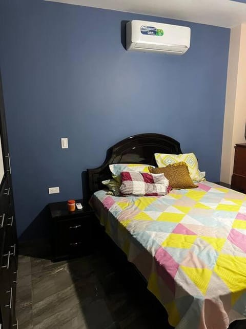 Bed, Photo of the whole room, Bedroom, internet, air conditioner