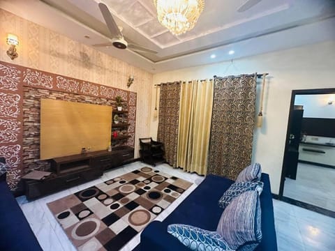 2 Bedrooms, Hall & Kitchen-Entire Floor- in DHA Lahore House in Lahore