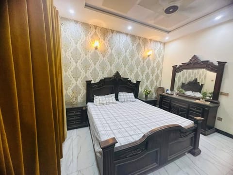 2 Bedrooms, Hall & Kitchen-Entire Floor- in DHA Lahore House in Lahore