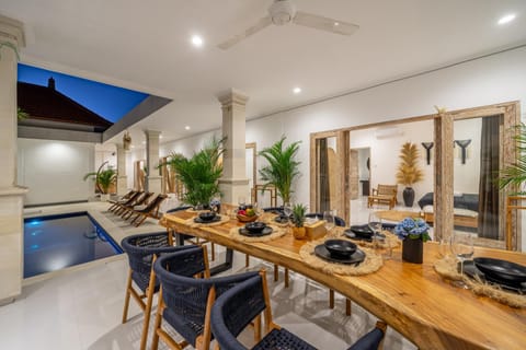 Dining area, Pool view, Swimming pool