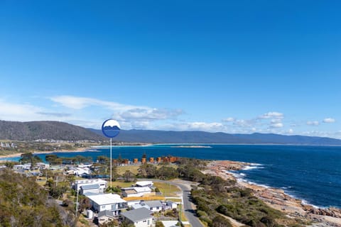 Day, Neighbourhood, Natural landscape, Bird's eye view, Beach, Mountain view, Sea view