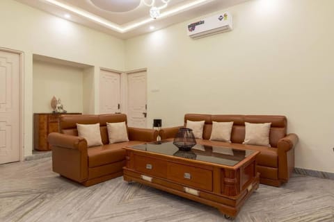 Living room, Seating area, air conditioner