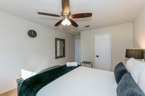 Spacious and beautiful 6 bedroom house! House in Round Rock