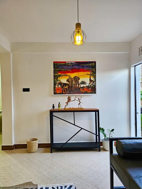 Fly Africa Village Art Apartment in Arusha