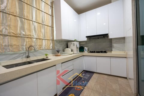 Kitchen or kitchenette, kitchen