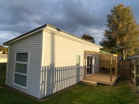 Kabin-On-Kiwi Bed and Breakfast in Rotorua