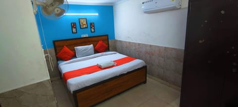 Bed, Photo of the whole room, Bedroom, air conditioner