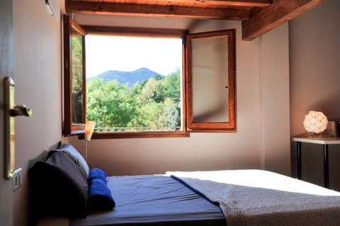 Bed, Natural landscape, Photo of the whole room, Bedroom, Mountain view