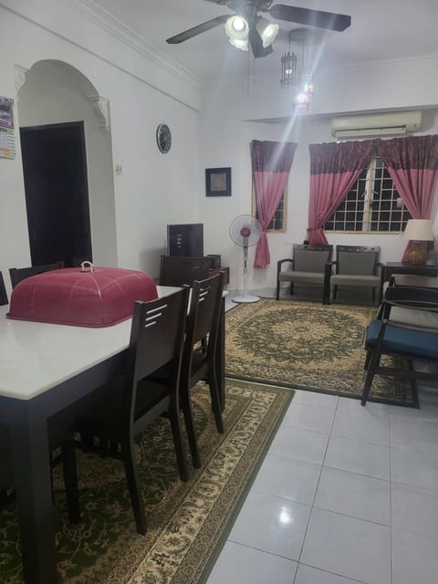 E-Nara Homestay Oakleaf Park Condo Apartment in Hulu Langat