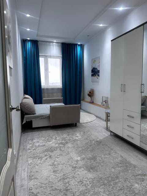 Уютная трехкомнатная квартира на 10 этаже Apartment in Almaty