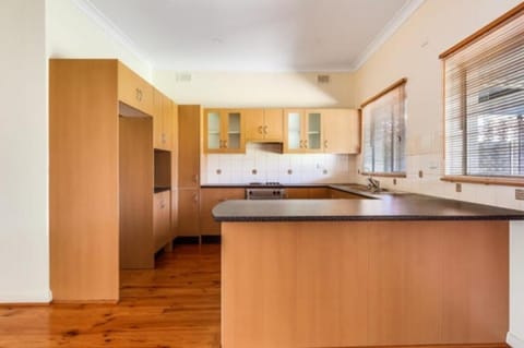 Eastern Suburbs Get Away House in Adelaide