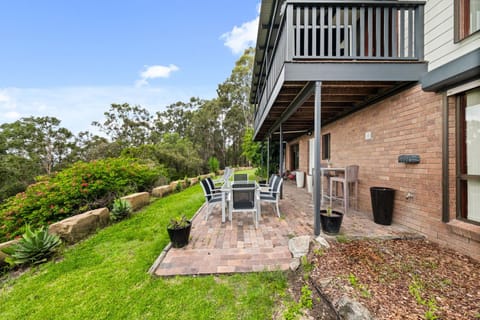 4-Bed Hinterland Retreat with Gorgeous Views Casa in Mudgeeraba