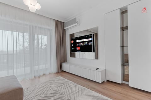 TV and multimedia, Photo of the whole room, air conditioner