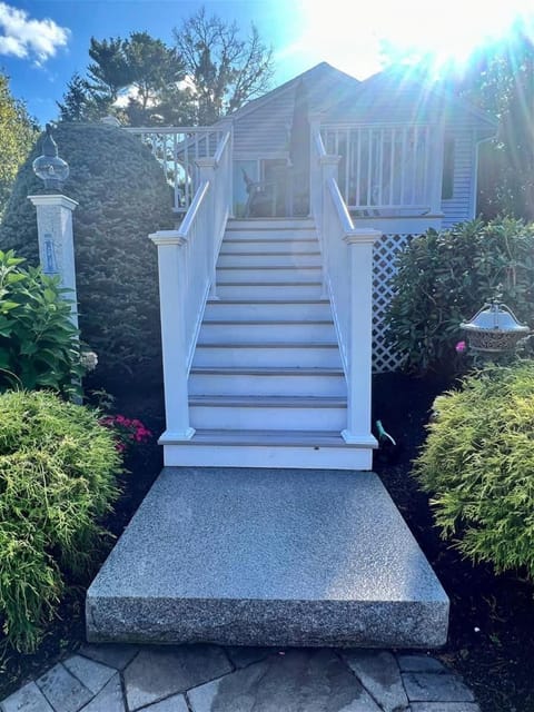 Ocean Street Paradise Walk to Footbridge Beach with Family House in Ogunquit