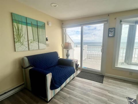 New Ocean Surf 6 - Wells Beach Oceanfront Condo House in Wells