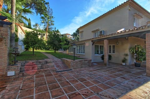 Villa Espaciosa con Piscina y Vistas al Mediterráneo en Torremolinos Villa in Torremolinos